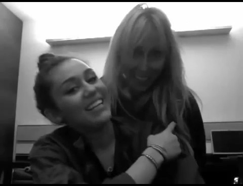 bscap0076 - Miley and Tish Greet Manila