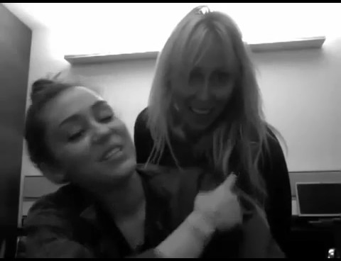 bscap0077 - Miley and Tish Greet Manila