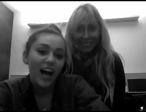 bscap0079 - Miley and Tish Greet Manila