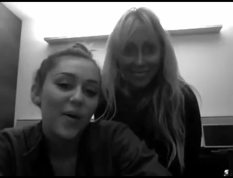 bscap0080 - Miley and Tish Greet Manila