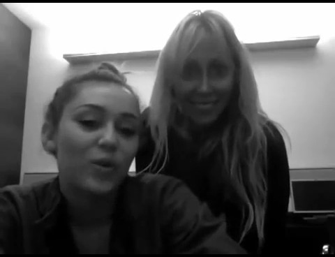 bscap0081 - Miley and Tish Greet Manila