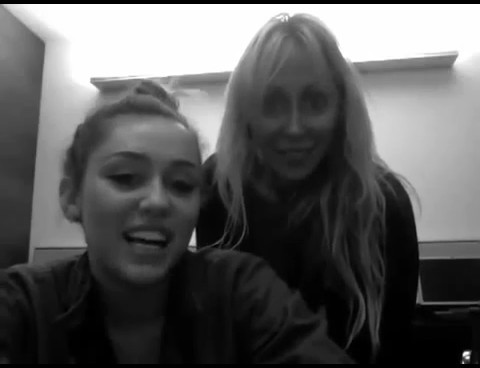 bscap0083 - Miley and Tish Greet Manila