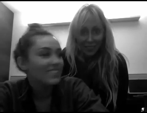 bscap0084 - Miley and Tish Greet Manila