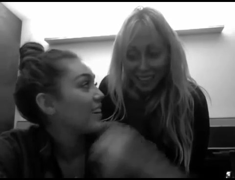 bscap0087 - Miley and Tish Greet Manila