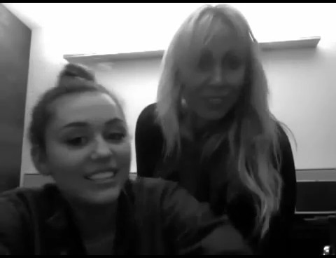 bscap0090 - Miley and Tish Greet Manila