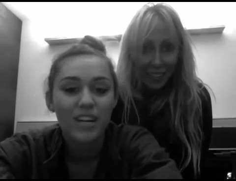 bscap0103 - Miley and Tish Greet Manila