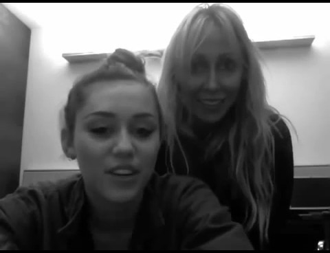 bscap0105 - Miley and Tish Greet Manila