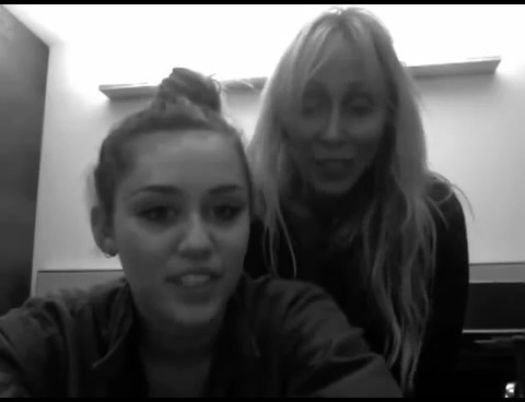 bscap0107 - Miley and Tish Greet Manila