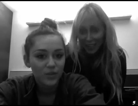 bscap0108 - Miley and Tish Greet Manila