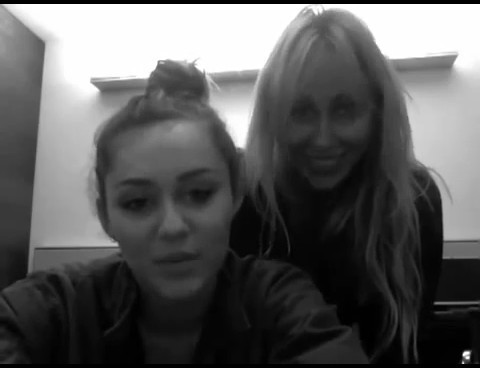 bscap0112 - Miley and Tish Greet Manila