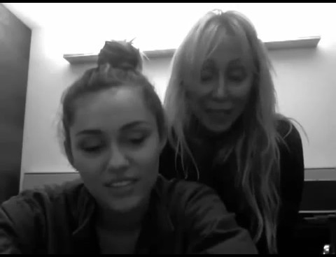 bscap0117 - Miley and Tish Greet Manila