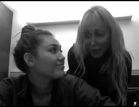 bscap0168 - Miley and Tish Greet Manila