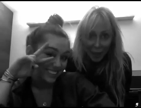 bscap0173 - Miley and Tish Greet Manila