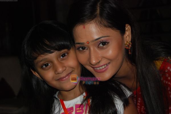 24670_1212157238756_1673545115_392167_3657699_n - sara khan sadhna culoarea fericirii