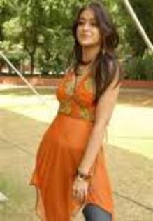 30917_100120460033726_100001073160004_49_2340243_n - sara khan sadhna culoarea fericirii
