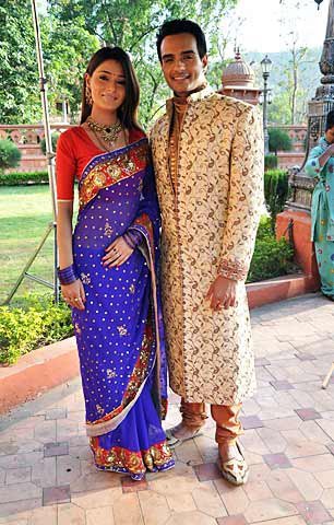 36085_130805566943503_100000421824697_255989_1072452_n - sara khan sadhna culoarea fericirii