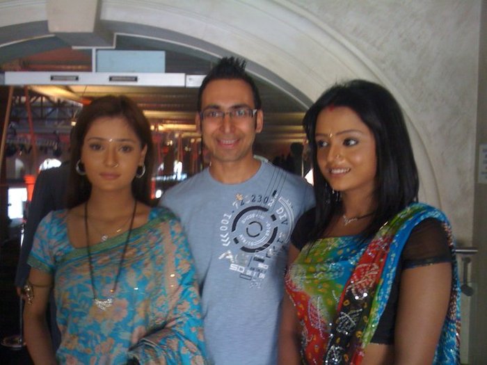 37161_484146224223_704904223_6995086_2331342_n - sara khan sadhna culoarea fericirii