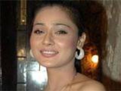 162644_164977986877595_100000961849187_294911_4326156_n - sara khan sadhna culoarea fericirii