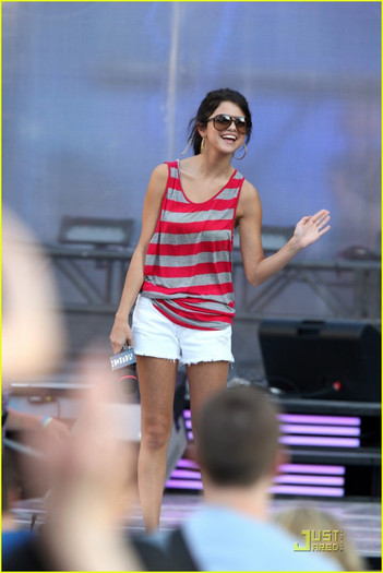 selena-gomez-mmva-rehearsal-04 - Selena Gomez  MMVA Rehearsal   Look A Like Contest