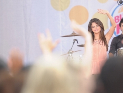 normal_022 - 0-Selena on Good Morning America-0