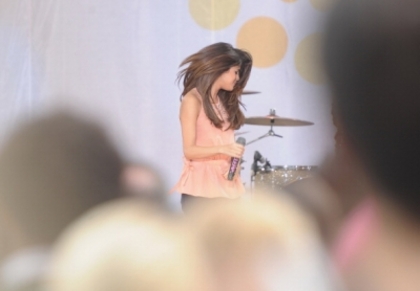 normal_027 - 0-Selena on Good Morning America-0