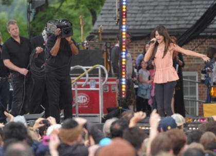 normal_030 - 0-Selena on Good Morning America-0