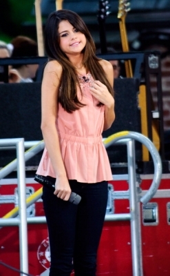 normal_035 - 0-Selena on Good Morning America-0