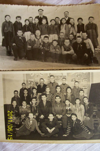Sus,clasele ciclului I din anii \'60,cu dascalii;Gheorghe Codrea si Dumitru Ragneala . - Scoala din sat si Caminul Cultural