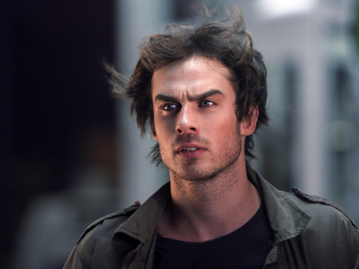 De aceea ma cauta,sangele meu il poate face imun la muscaturi de varcolac .