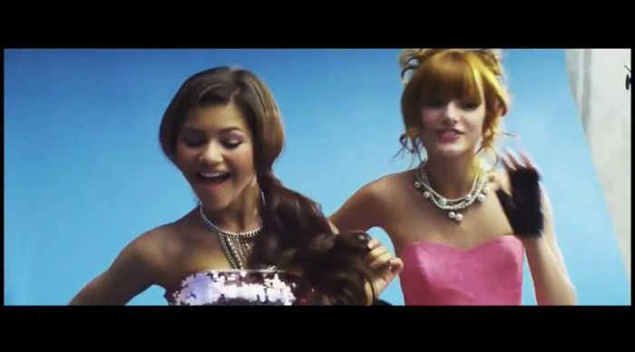 bscap0011 - 0    Bella And Zendaya-Watch Me-ScreenCaps 0