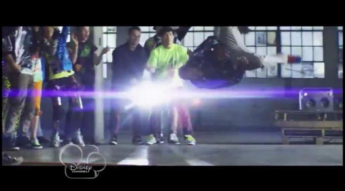 bscap0280 - 0    Bella And Zendaya-Watch Me-ScreenCaps 0