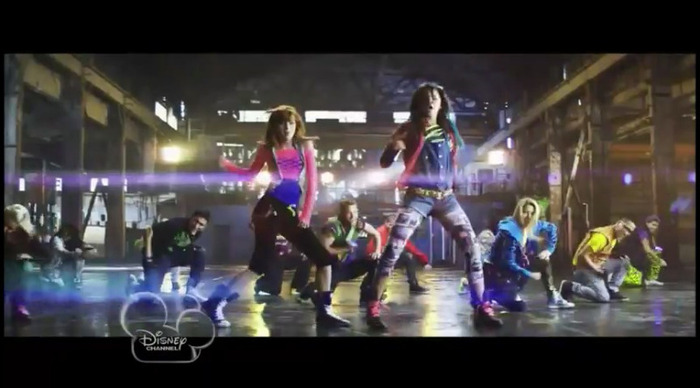 bscap0288 - 0    Bella And Zendaya-Watch Me-ScreenCaps 0