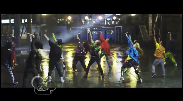 bscap0292 - 0    Bella And Zendaya-Watch Me-ScreenCaps 0