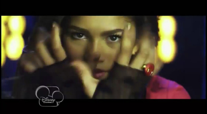 bscap0302 - 0    Bella And Zendaya-Watch Me-ScreenCaps 0