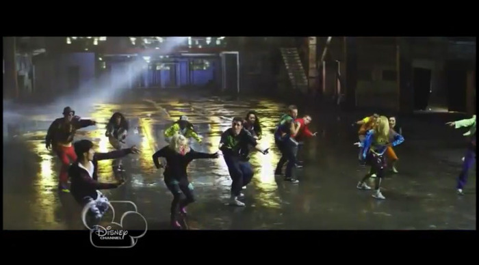 bscap0303 - 0    Bella And Zendaya-Watch Me-ScreenCaps 0