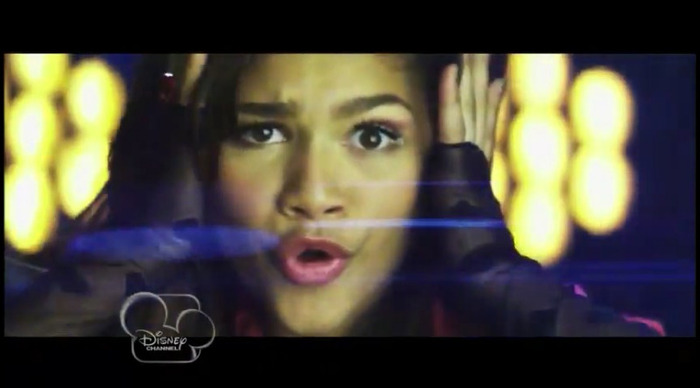bscap0317 - 0    Bella And Zendaya-Watch Me-ScreenCaps 0