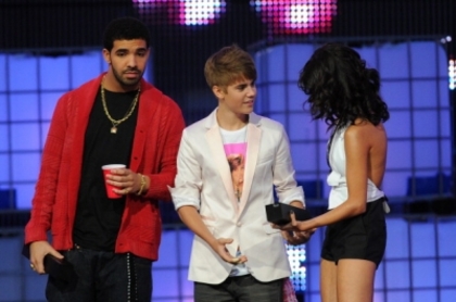 normal_032 - 0-2011 Much Music Video Awards-0