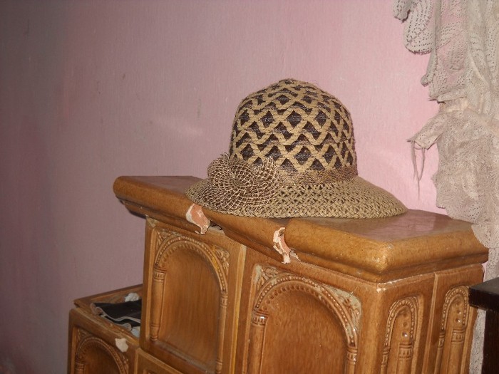 Palarie la .........uscat Palarie la .........uscat