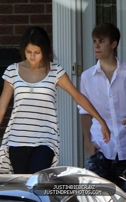 normal_bieber-gomez-060311-8 - 06-02-11  Selena Gomez and Justin Bieber Out and About in Toronto