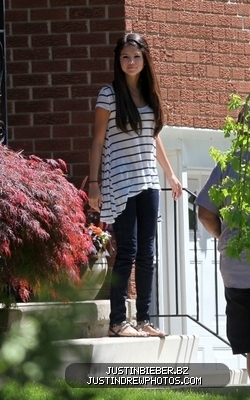 normal_bieber-gomez-add-060211-2