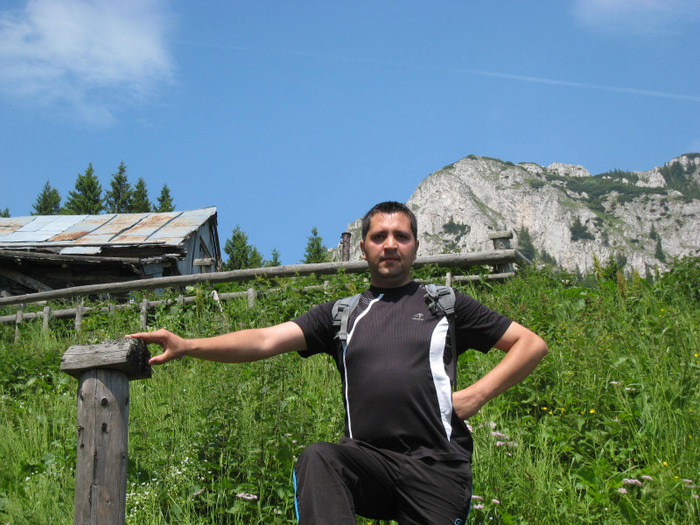 CABANA CURMATURA-ZARNESTI 18-06-2011 042