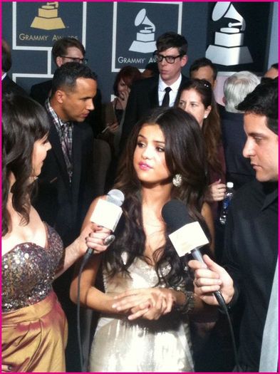 Selena-Gomez-2011-Grammy-Awards1 - Grammy 2011-SEL