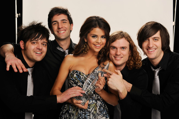 Selena+Gomez+2011+People+Choice+Awards+Portraits+RoPeD8b03XRl