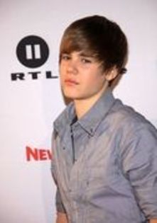 12701770_NHUMXDQSO - justin bieber