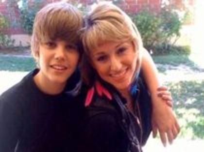 12701785_CUTHLBXVL - justin bieber