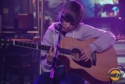 12701798_VRZDKDAMJ - justin bieber