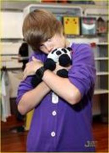 12701800_WFAJRJXFW - justin bieber