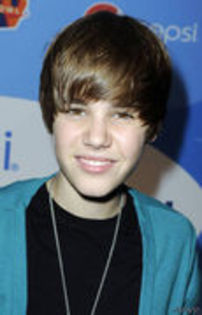 12701842_ZYQHAFRES - justin bieber