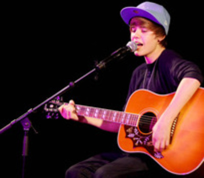 12701925_NDXVGSKNC - justin bieber