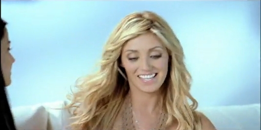 AnahiYMaite (139) - Anahi en Comercial